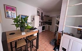 Maison Dans Les Rues Pietonnes Du Vieux Hyeres