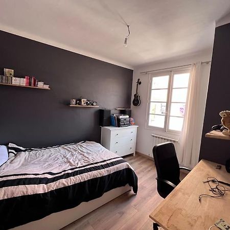 Maison Dans Les Rues Pietonnes Du Vieux Hyères Extérieur photo