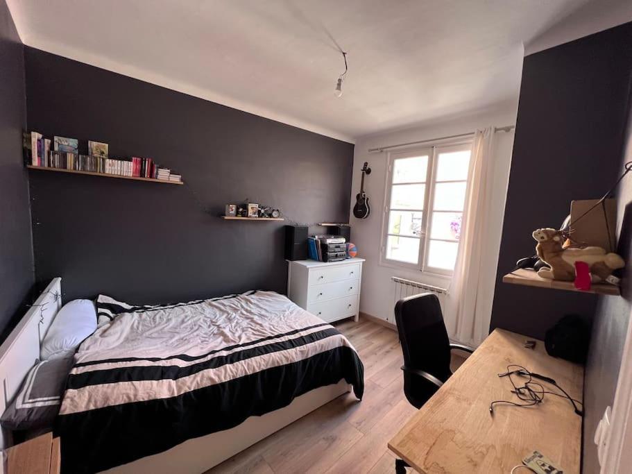 Maison Dans Les Rues Pietonnes Du Vieux Hyères Extérieur photo