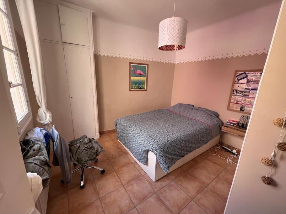 Maison Dans Les Rues Pietonnes Du Vieux Hyères Extérieur photo